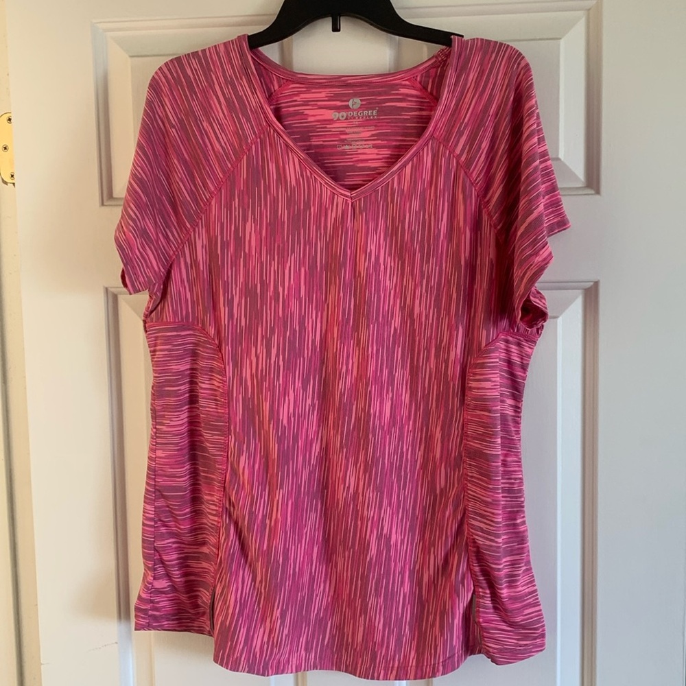 90 Degree by Reflex athletic top. Short sleeve.